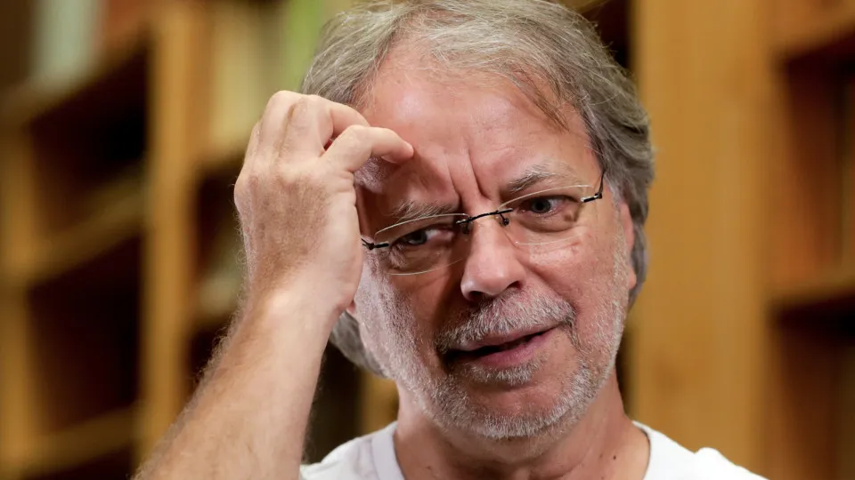 Mia Couto speaks about the moral duty to get involved in promoting reading in Mozambique