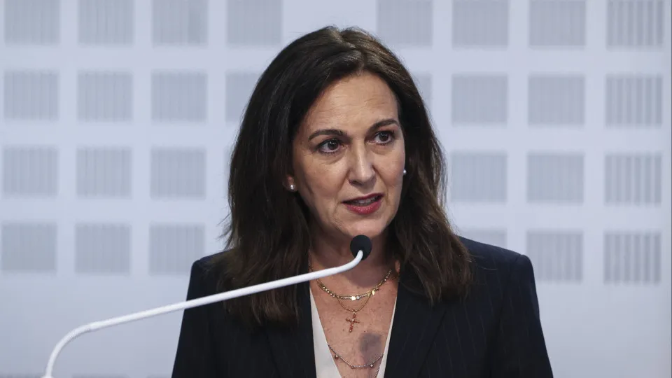 Minister admits the need for "urgent measures" and investment in the courts