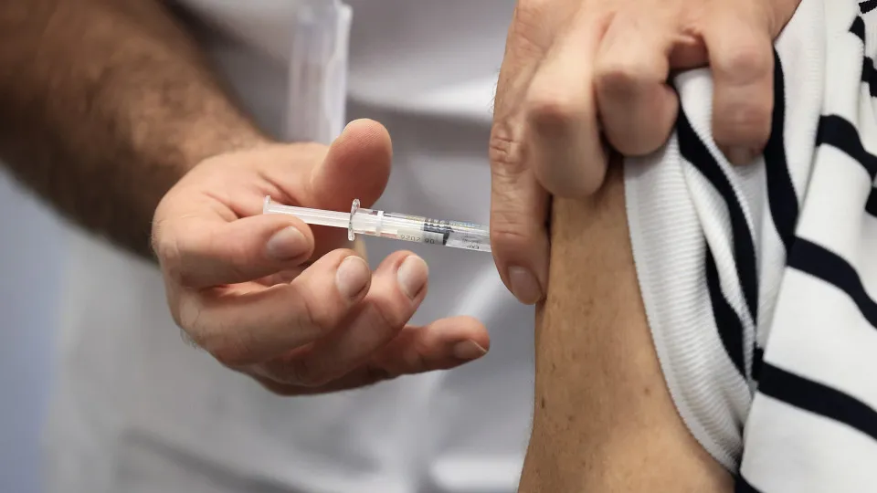 Minister of Health assures vaccine replenishment and appeals for adherence