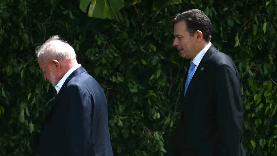 Montenegro discusses with Lula da Silva strengthening the partnership with Embraer