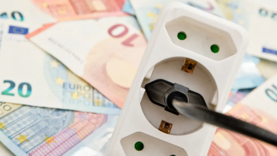 More E-Lar checks will rain down: Record for whom and what amounts