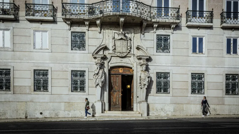 MP accuses three people of being part of the "Hello father, hello mother" scam network.