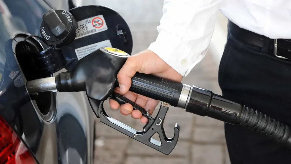 New week brings new prices for diesel and gasoline: Should you fill up today?
