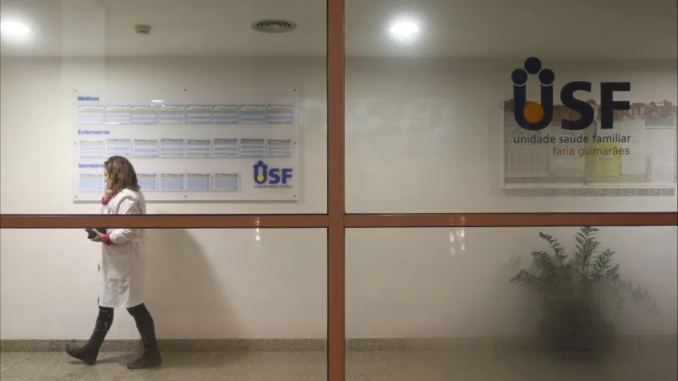 NHS with a deficit of 1,352 million in 2025, 1,134 more than expected.