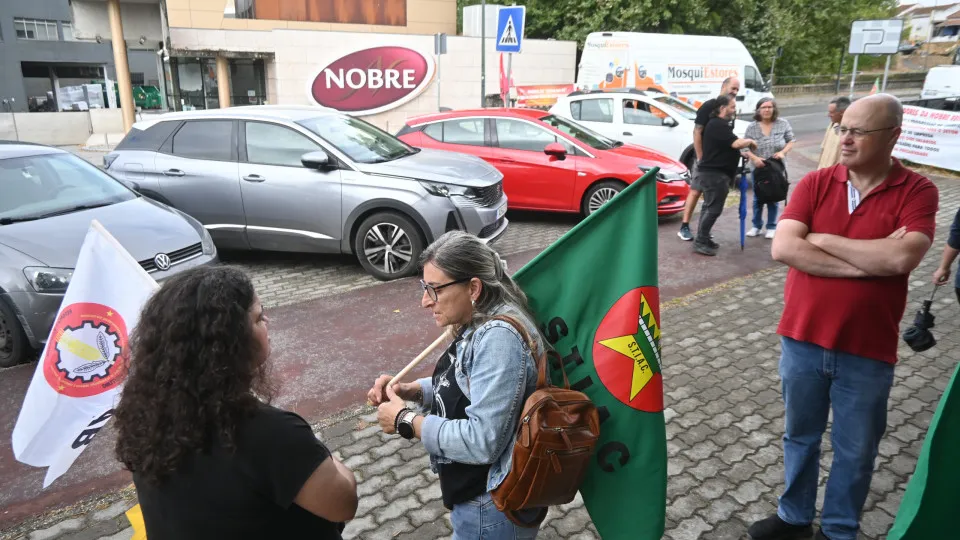 Nobre workers begin the 24th strike in Rio Maior on Friday.