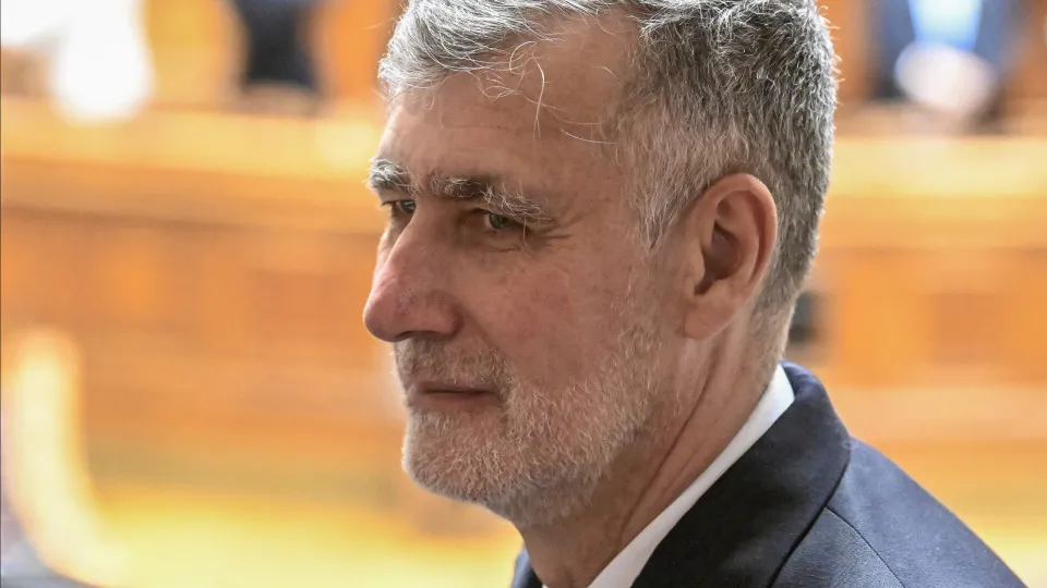 "Nonsense"? Admiral asks Marques Mendes for "elevation of language"