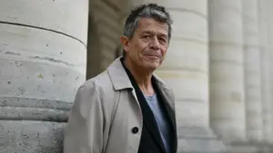 Novel 'Kolkhoze' by Emmanuel Carrère wins the Prix Médicis