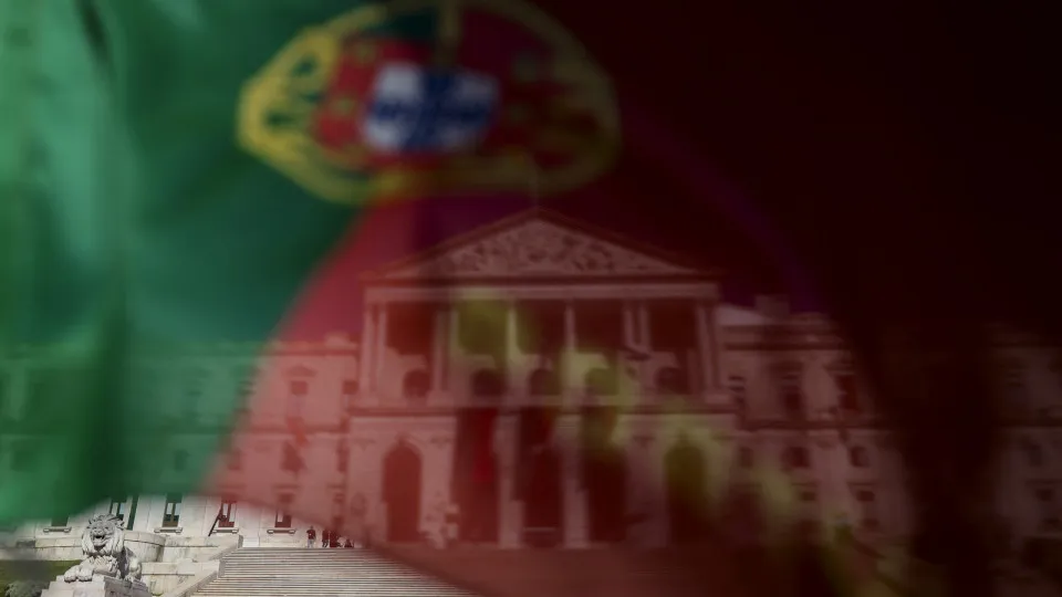 November 25. Celebrations revive fractures between Left and Right