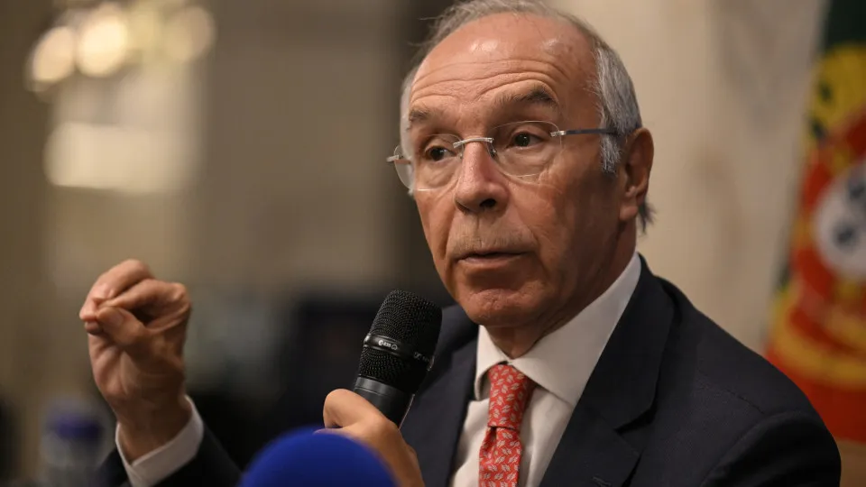 November 25? Marques Mendes argues that April 25 "is not replaceable"