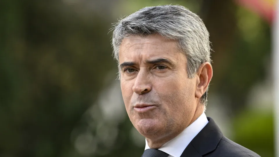 November 25? PS criticizes "revisionist temptation of settling scores"