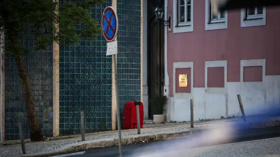 November 25th. PS commemorates 50 years in a session at Largo do Rato on Tuesday.