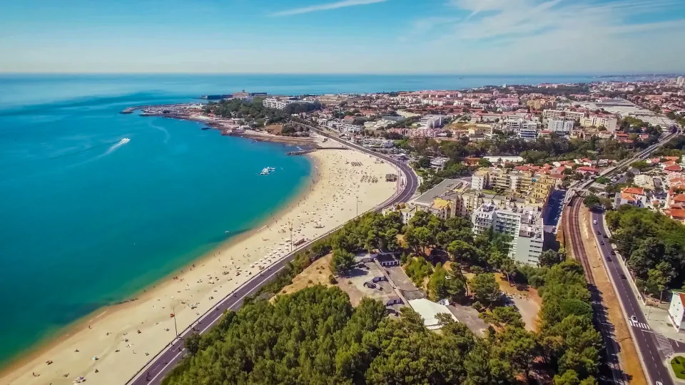 Oeiras increases IMI to the maximum rate. Opposition contests.