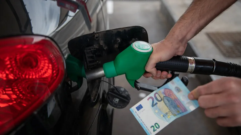 One price goes up, another goes down: These are the forecasts for fuel.