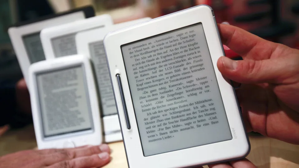 Parliament approves extension of book vouchers to e-books for 18-year-olds.