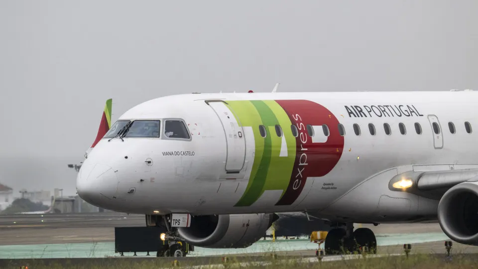 Parpública received three expressions of interest for the privatization of TAP