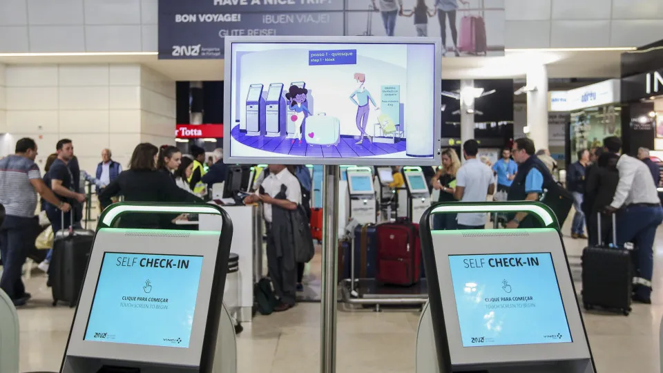 Passengers at airports increase by 4.8% to more than 57 million