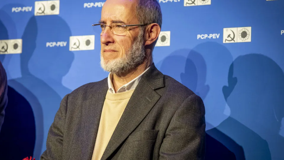 PCP against "scapegoats" and holds the prime minister responsible for health