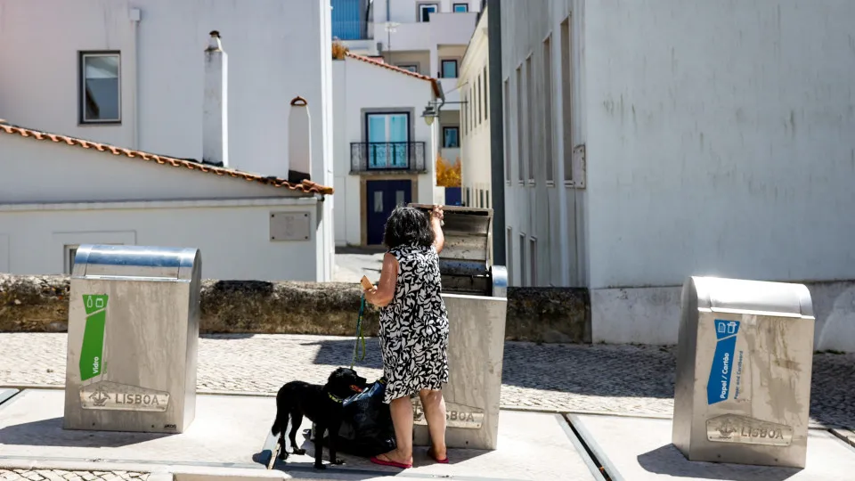 Portugal with the 3rd worst rate of recycled material usage in the EU