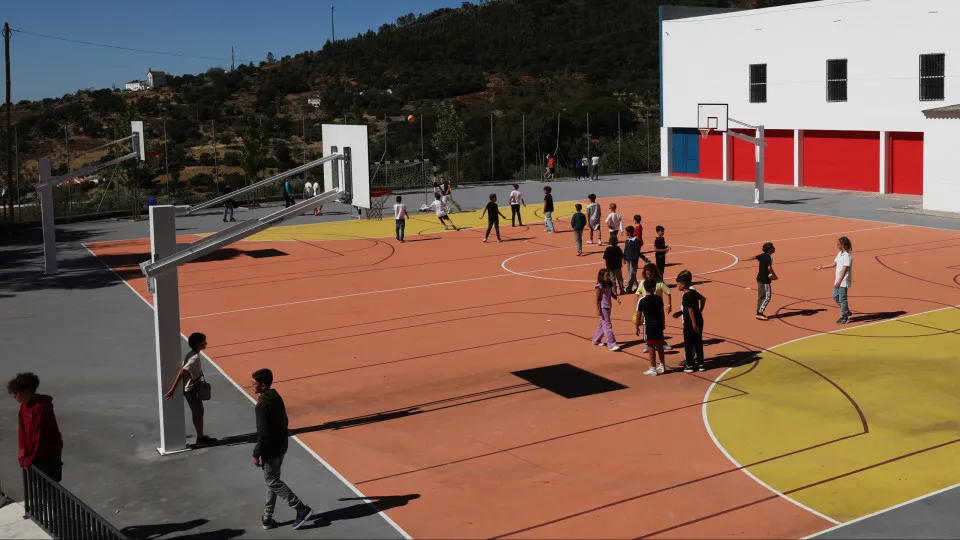 Portuguese are among the best in the world at English