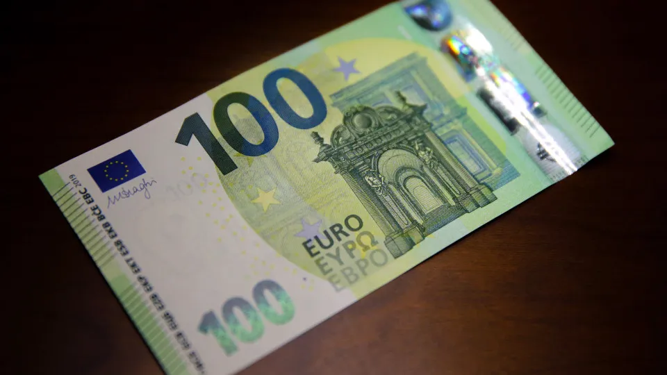 Portuguese channel savings into deposits and savings certificates