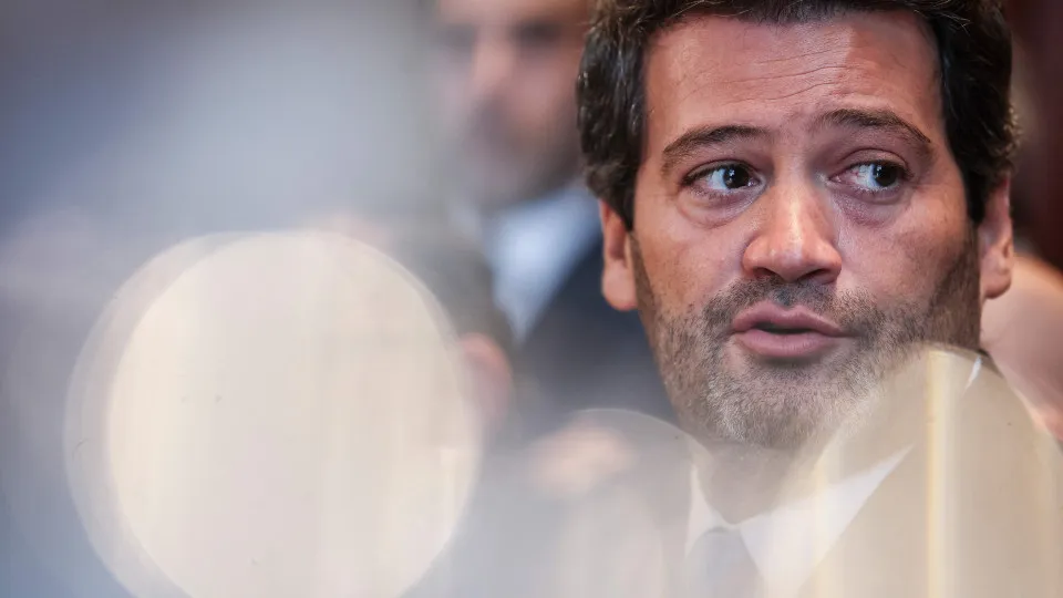 Postponed trial to decide if Ventura removes posters about Roma