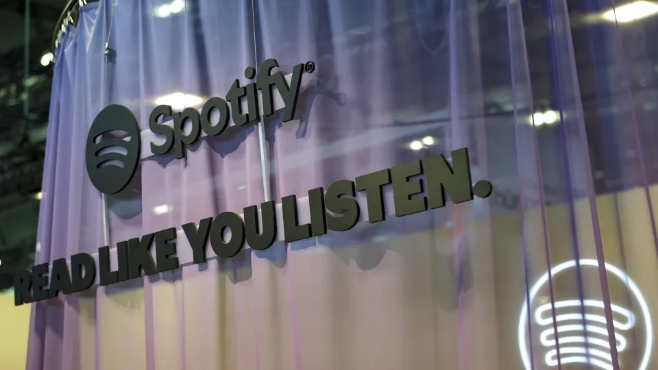 Profits of Swedish Spotify nearly triple to 899 million euros
