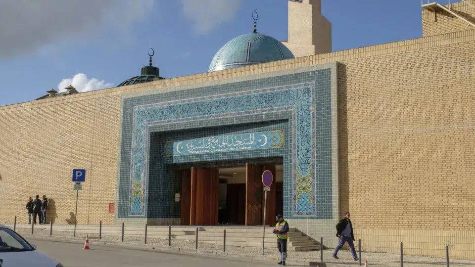 Proposal to prohibit funds for mosques on the verge of being unconstitutional