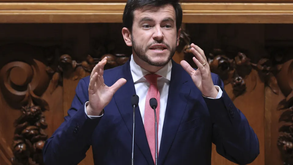 PS explains abstention: "Better to have some budget than not to have one."