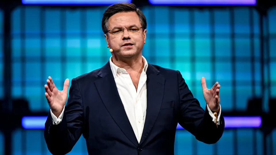 PS still thinks it can govern from the opposition's position.