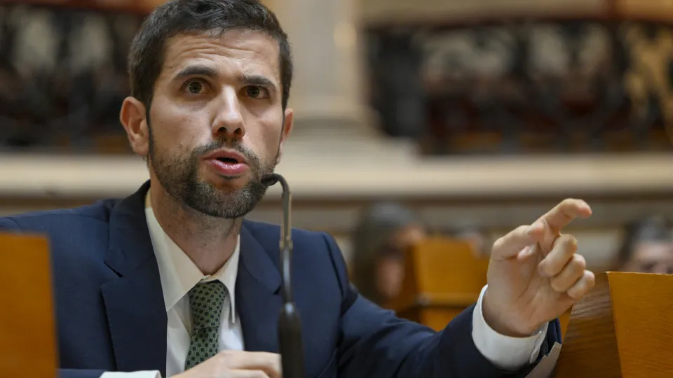 PSD calls for "responsibility" (without commenting on the PS proposal for pensions)