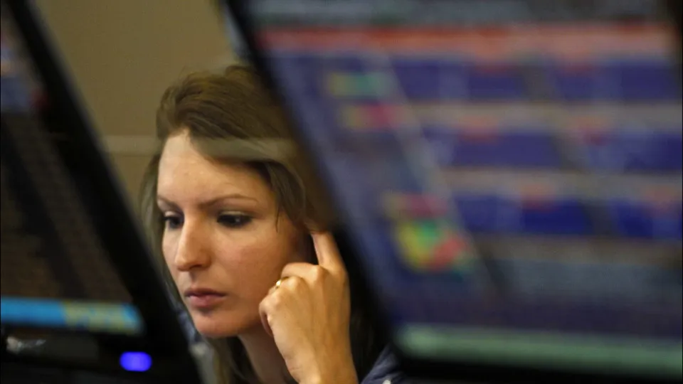 PSI down with EDP and EDPR falling more than 4% and 2.30%