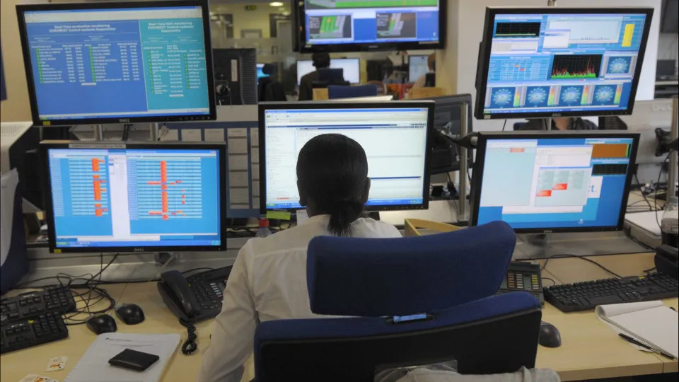 PSI up with Mota-Engil leading gains and rising 1.38%