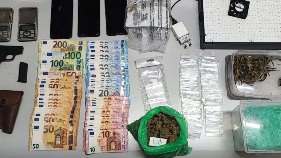 PSP makes four arrests and seizes drugs, weapons, and money in Braga