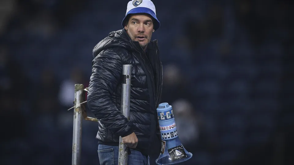 PSP searches the house of the leader of the Super Dragons. Sandra Madureira reacts