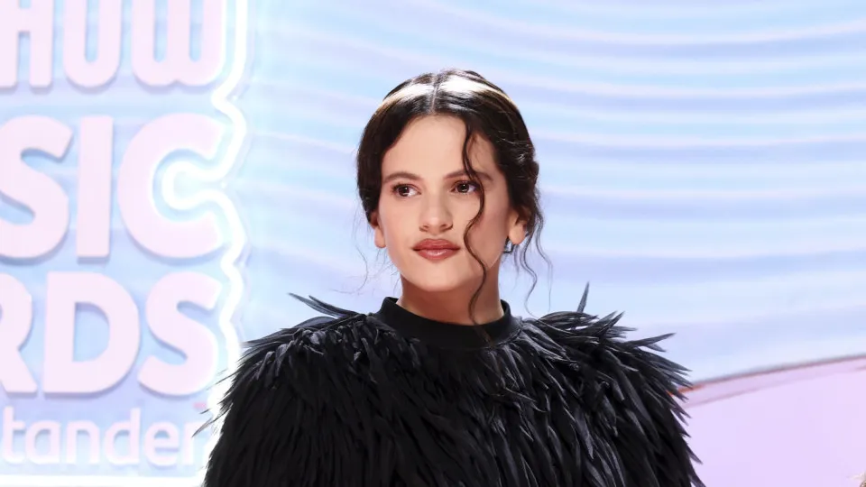 "Spain at the top." Sánchez exalts Rosalía (and the "dazzling" LUX)