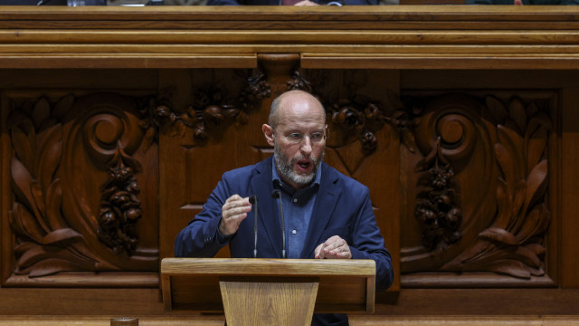 Livre contra documento que não desce IVA e mantém