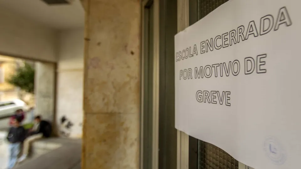 Strike in the Public Service with "80% adherence across all services"