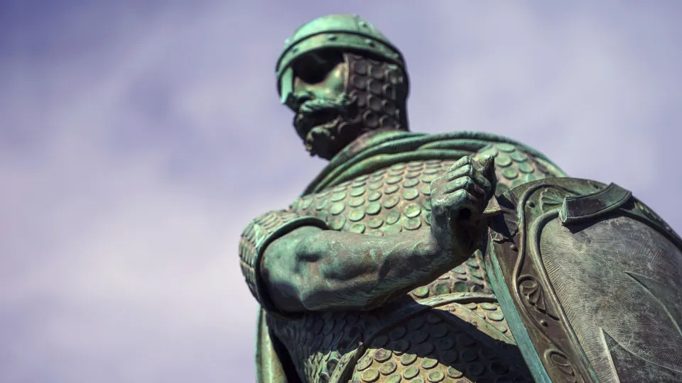 Sword from the statue of D. Afonso Henriques removed after piece disappears