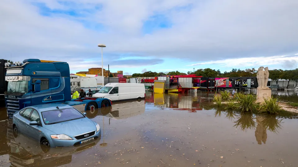 There are 3 districts in mainland Portugal under an orange warning due to heavy rain.
