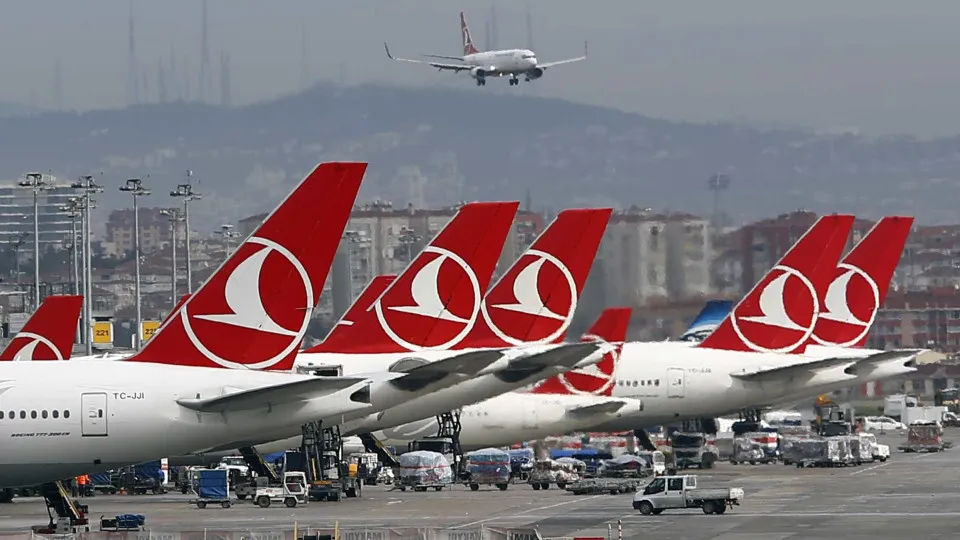 There are already seven. Turkish Airlines (also) suspends flights to Venezuela.