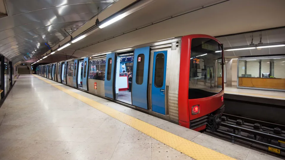 There are two Lisbon Metro stations with new elevators.