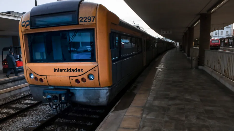 Train bar workers go on strike. When?