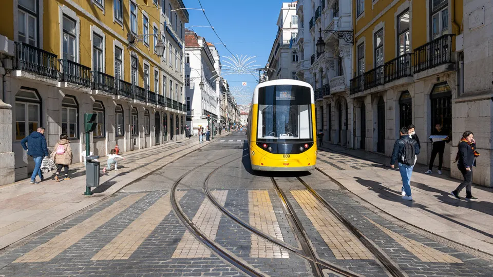 Two workers injured after falling at a construction site in the center of Lisbon