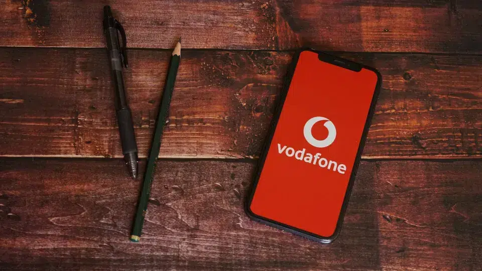 Vodafone's profits fall 13.8% to 1,052 million in the 1st half