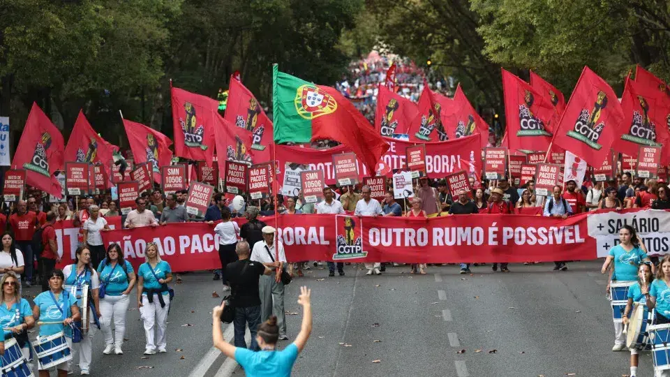 Workers march today in Lisbon against changes to labor law