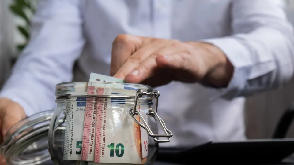 World Savings Day: Ten financial tips for managing money well