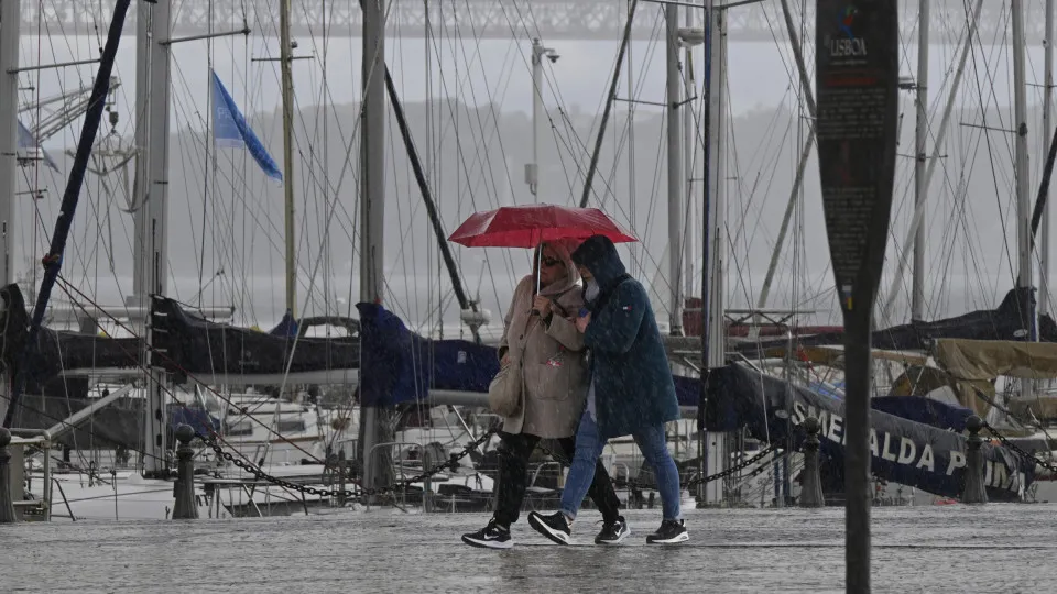 After Davide, depression Emilia arrives. It brings rain, snow, and rough seas.