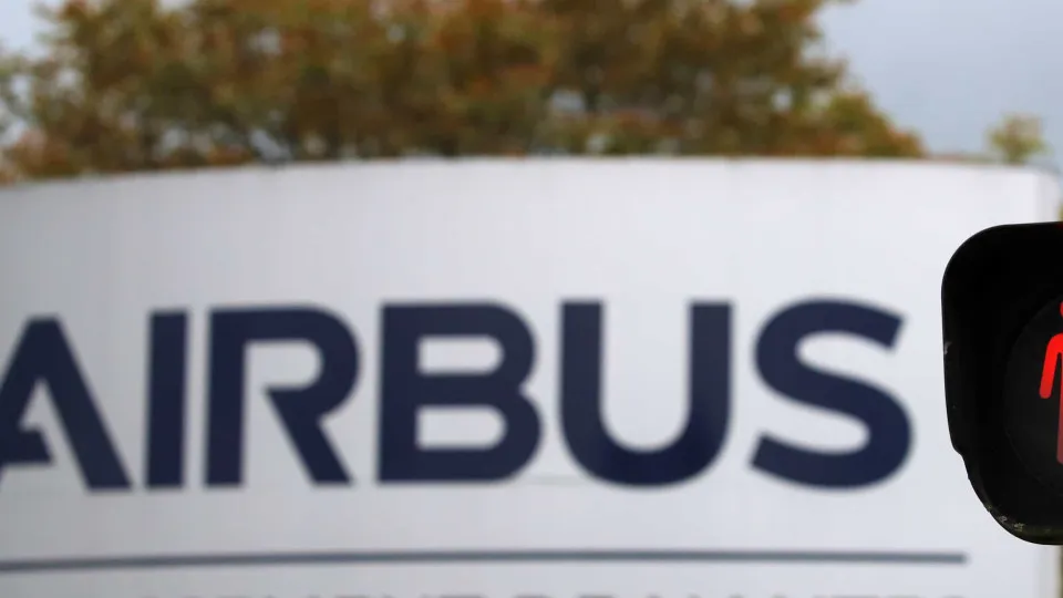 Airbus inspects up to 628 planes for problems in the metal panels