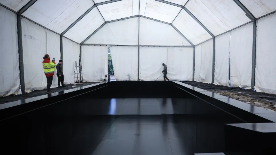 Anne Imhof's unprecedented exhibition at Serralves features surprising works.