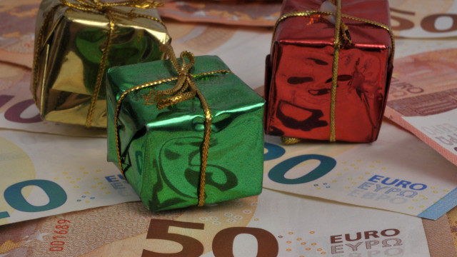 Attention, employers: Christmas allowance must be paid by today.